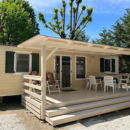 Chalet Camping River Italie Met 2 Slaapkamers Ameglia Eksteriør billede