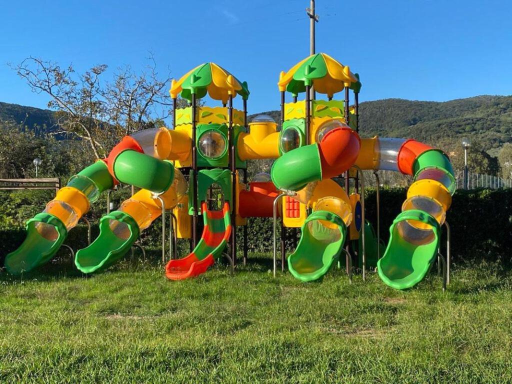 Chalet Camping River Italie Met 2 Slaapkamers Ameglia Eksteriør billede