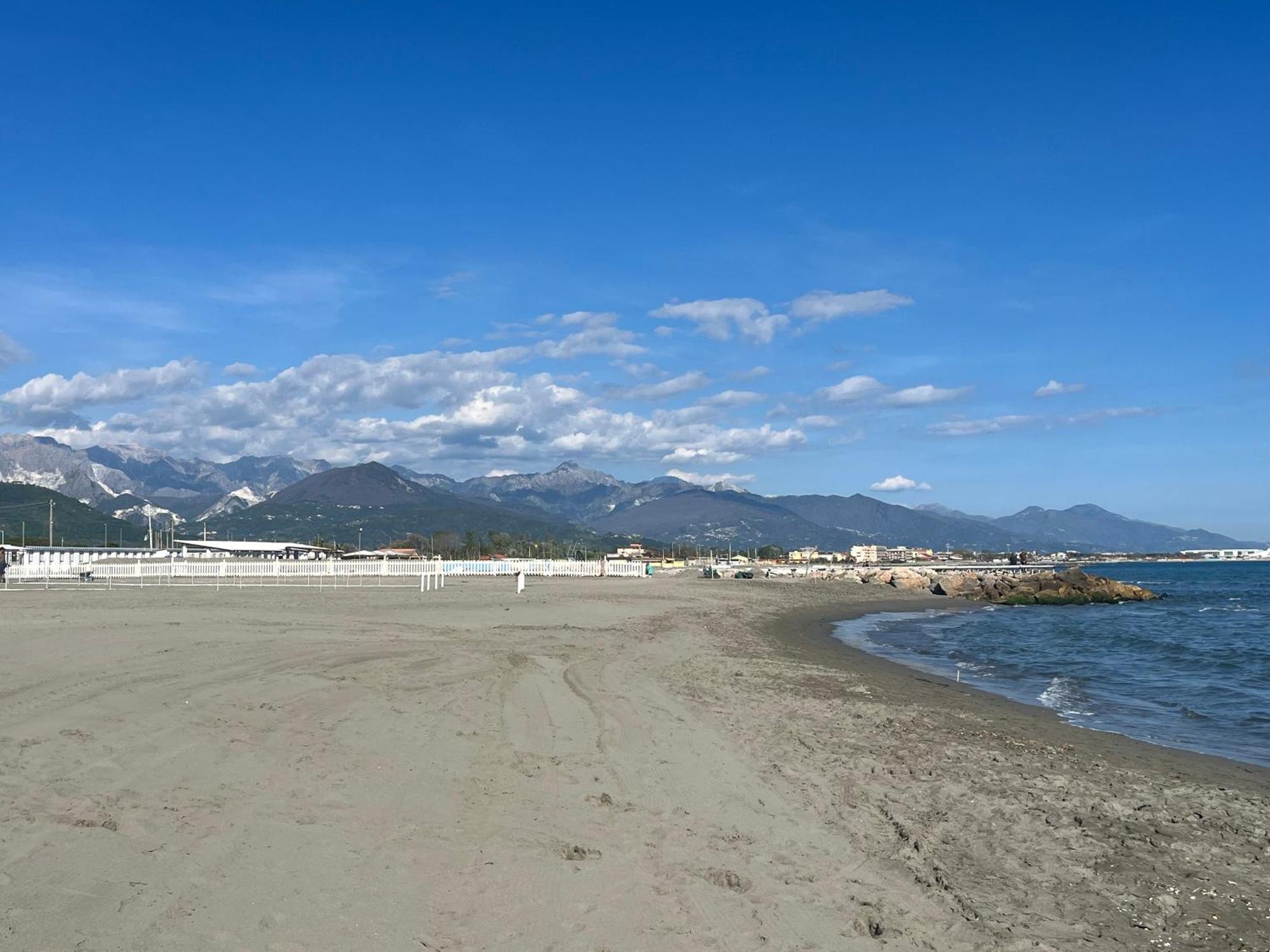 Chalet Camping River Italie Met 2 Slaapkamers Ameglia Eksteriør billede