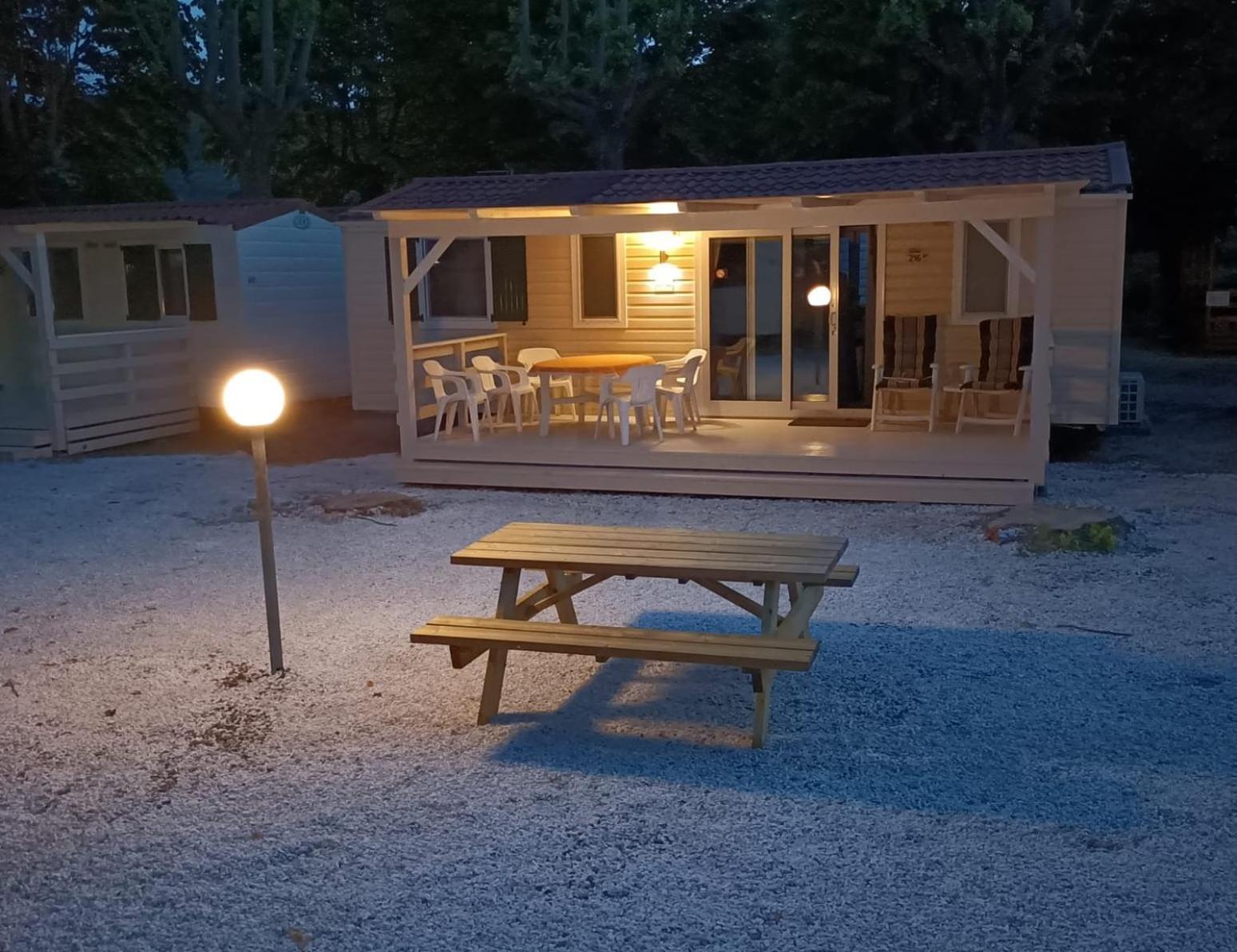 Chalet Camping River Italie Met 2 Slaapkamers Ameglia Eksteriør billede