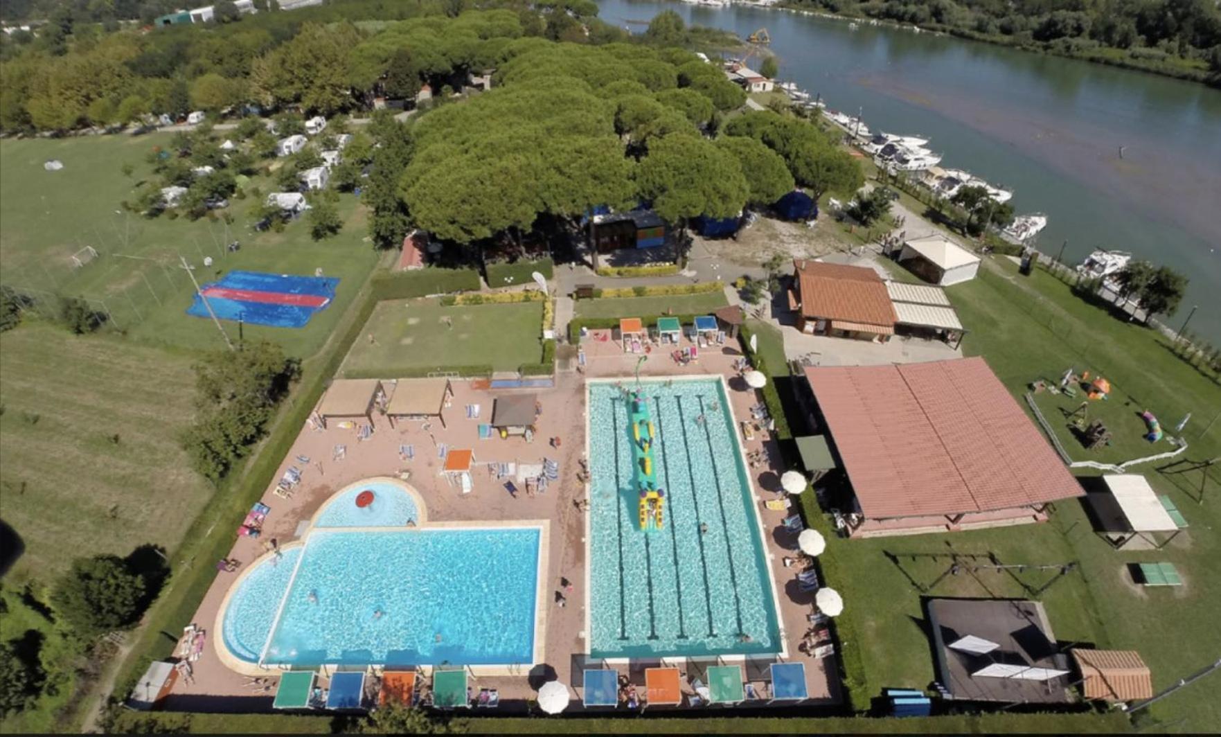 Chalet Camping River Italie Met 2 Slaapkamers Ameglia Eksteriør billede