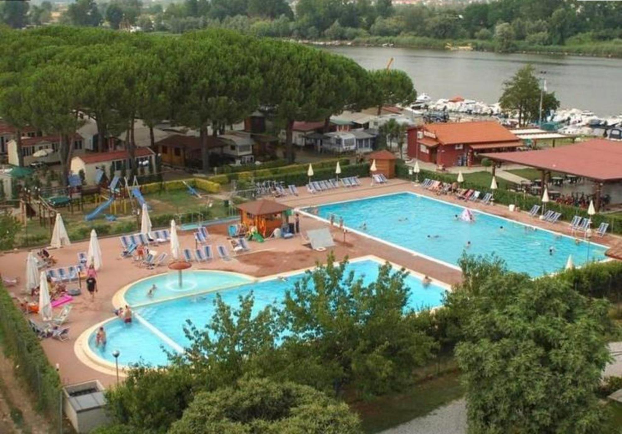 Chalet Camping River Italie Met 2 Slaapkamers Ameglia Eksteriør billede