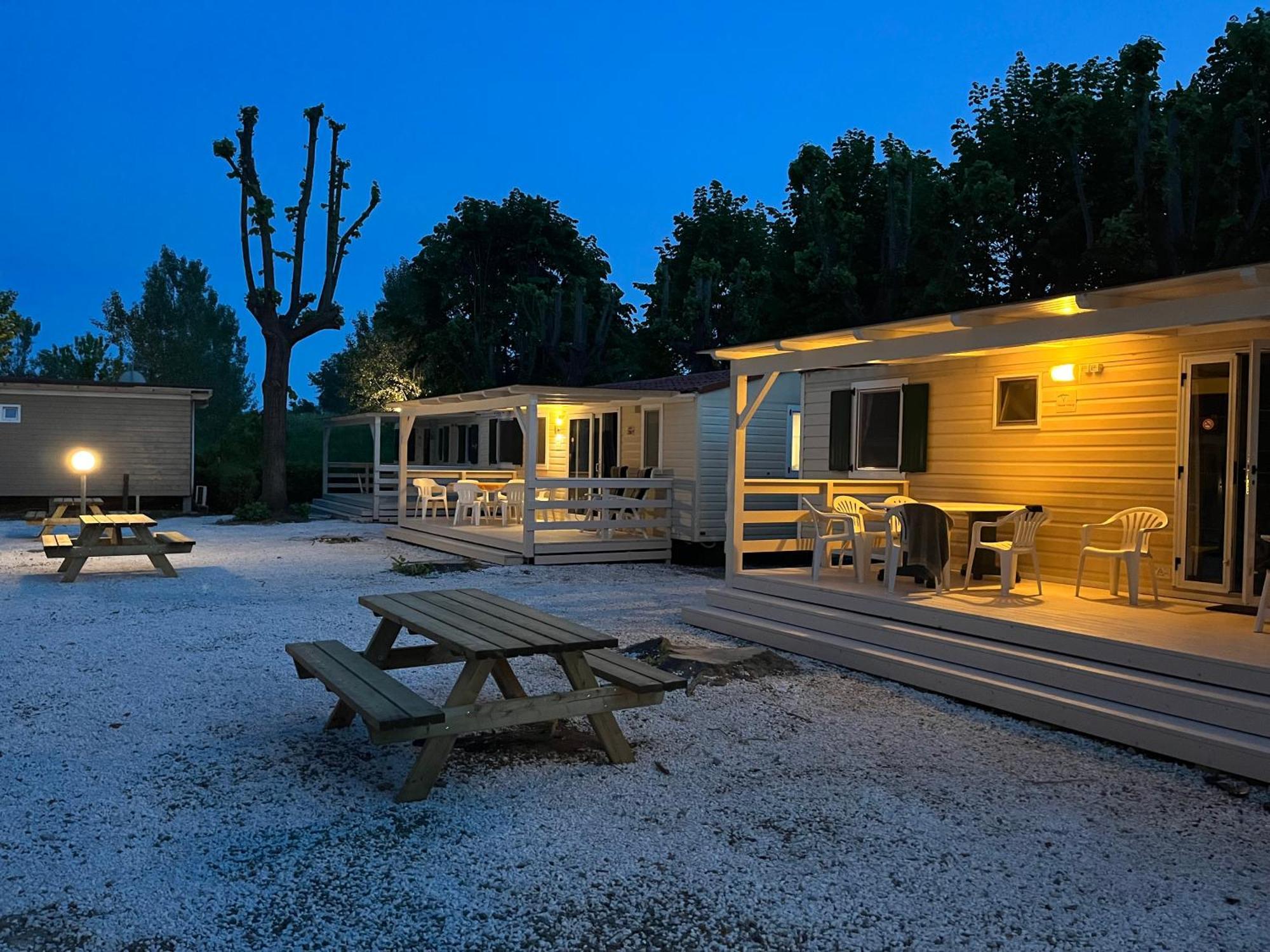 Chalet Camping River Italie Met 2 Slaapkamers Ameglia Eksteriør billede