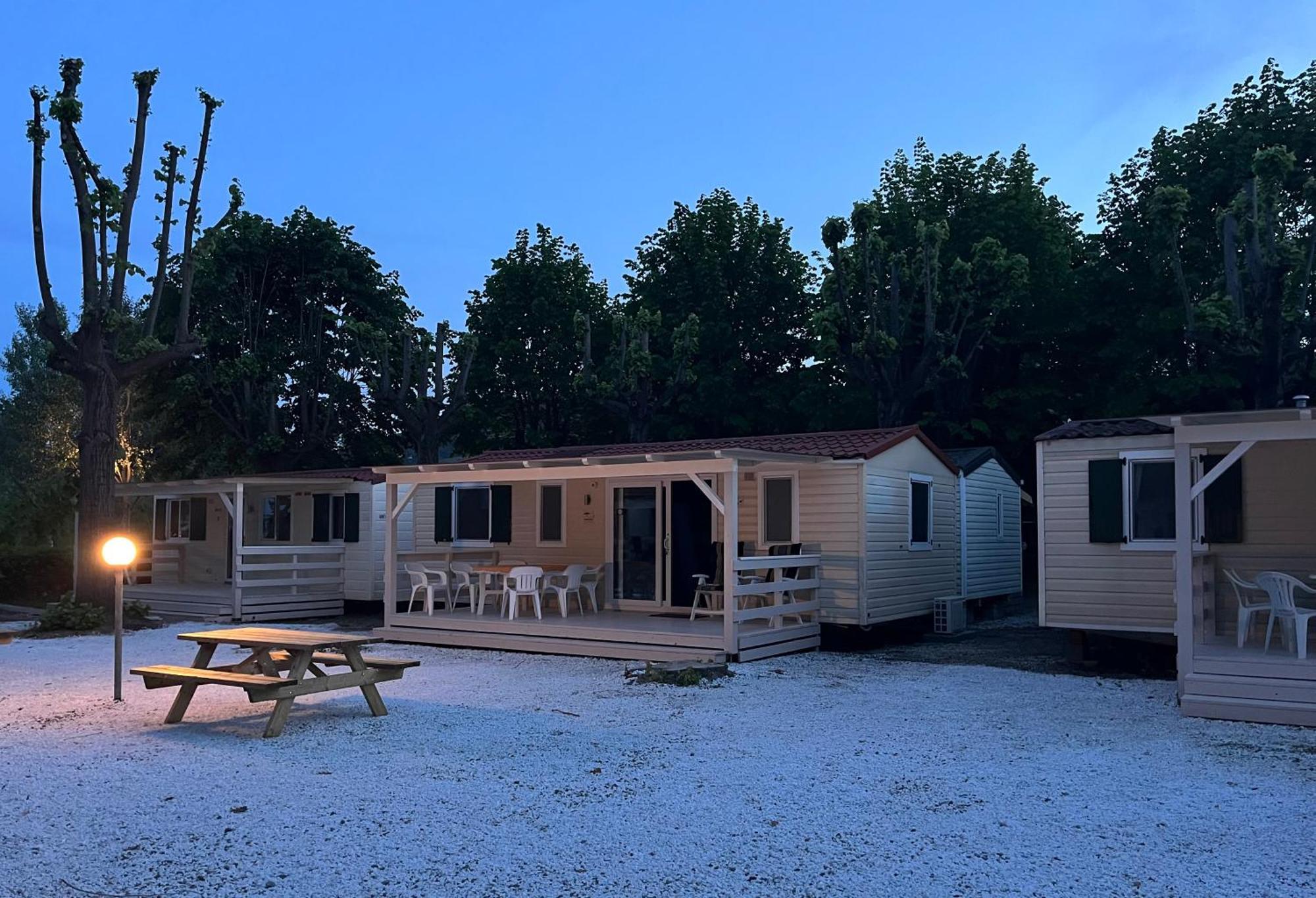 Chalet Camping River Italie Met 2 Slaapkamers Ameglia Eksteriør billede