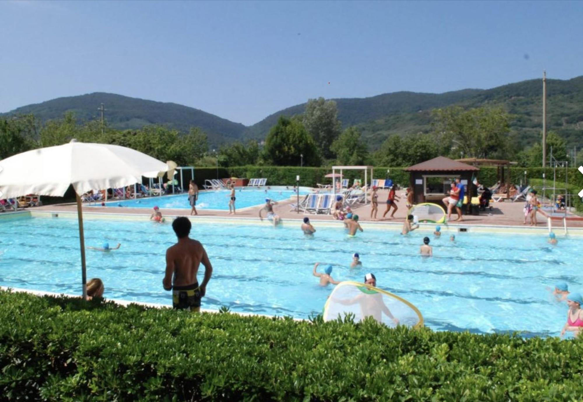 Chalet Camping River Italie Met 2 Slaapkamers Ameglia Eksteriør billede