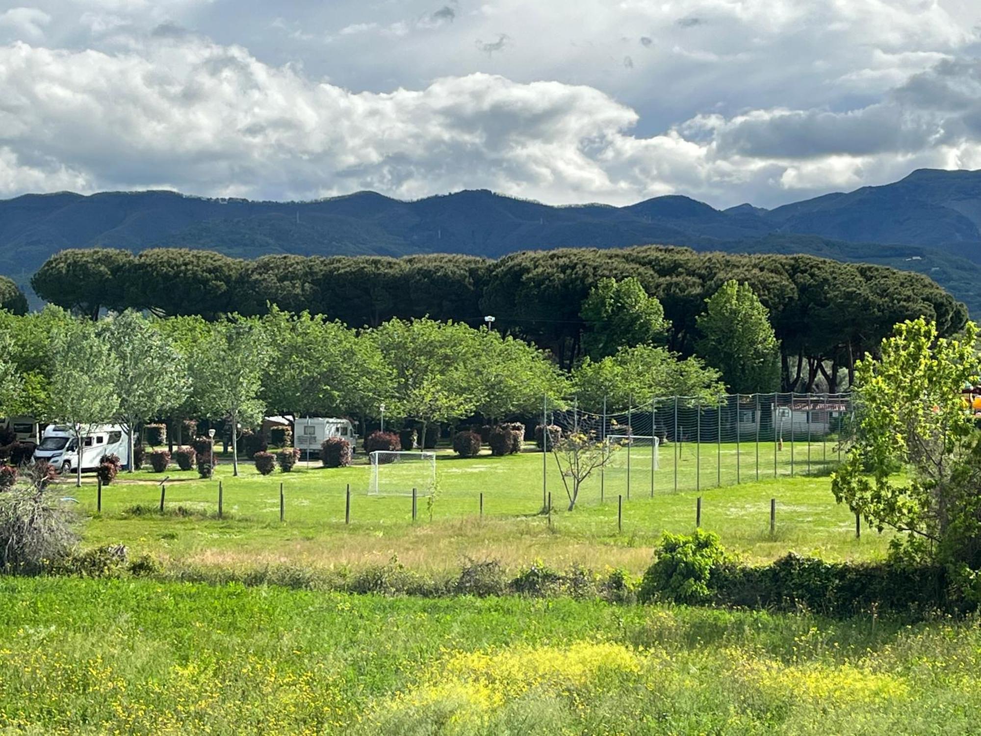 Chalet Camping River Italie Met 2 Slaapkamers Ameglia Eksteriør billede