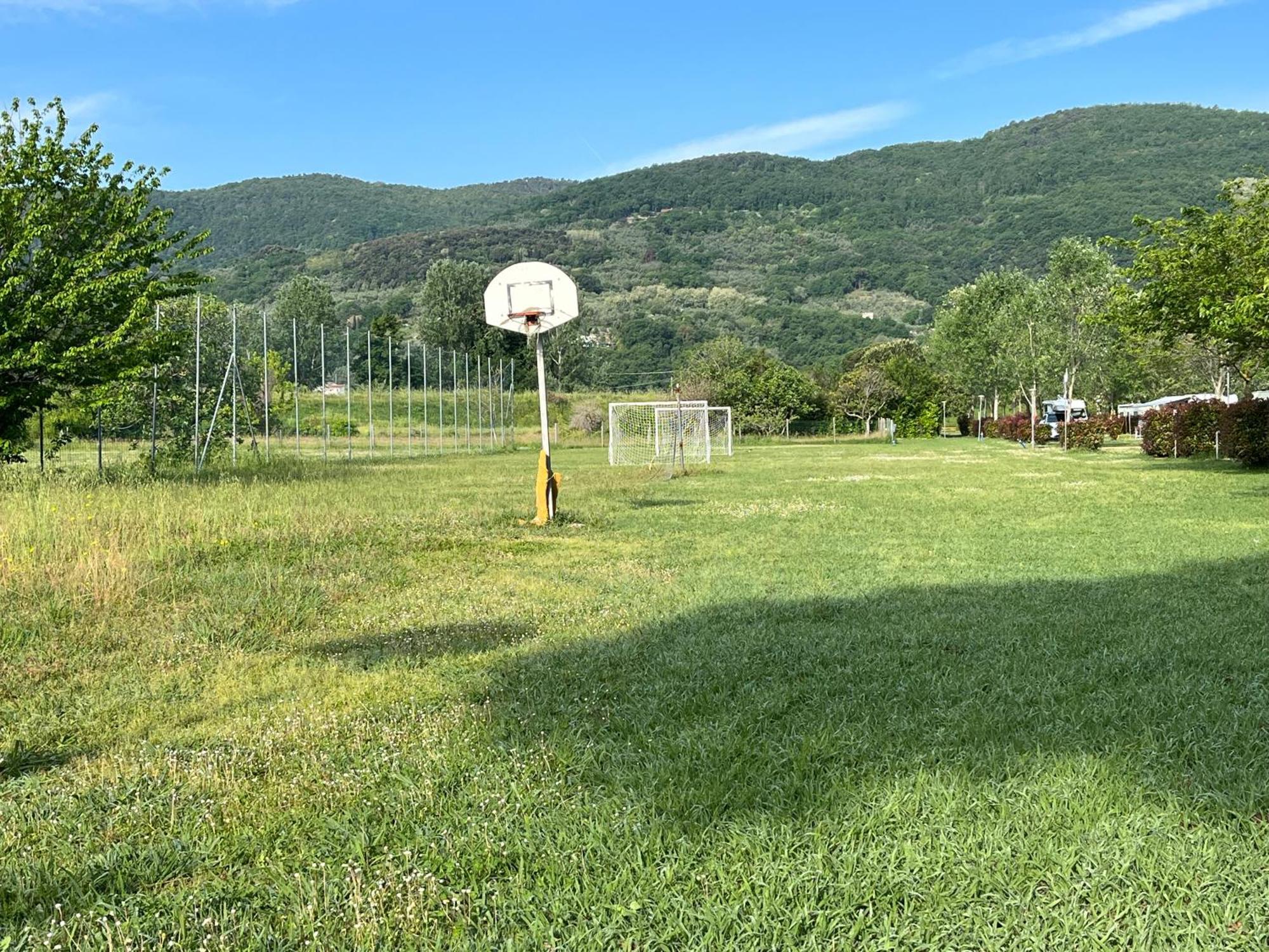 Chalet Camping River Italie Met 2 Slaapkamers Ameglia Eksteriør billede